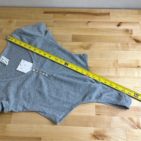 NEW Dippin' Daisys Gray Waffle Short Sleeve Henley Bodysuit Size Extra Small - Picture 7 of 7